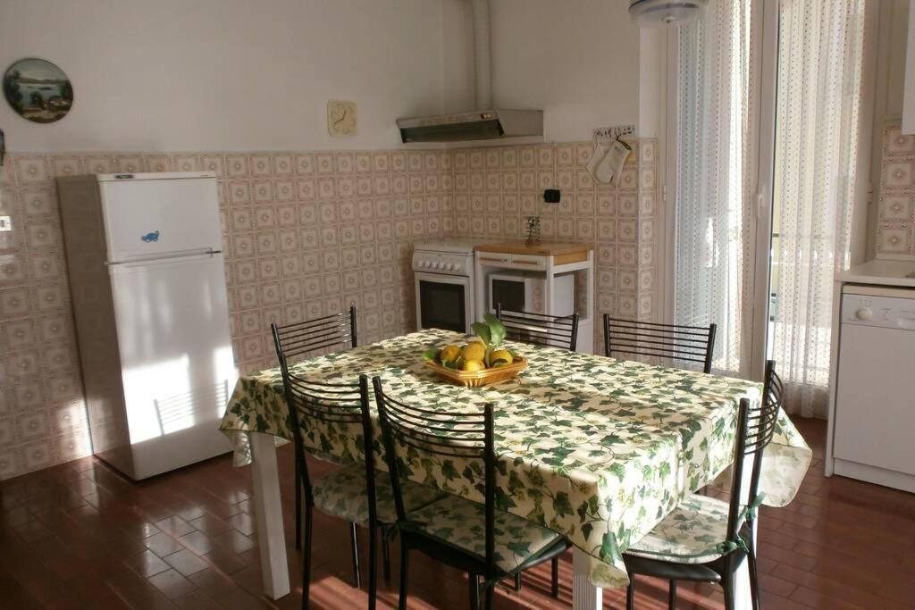 Casa Gina Secondo Piano Con Ascensore E Parcheggio 莱万托 外观 照片