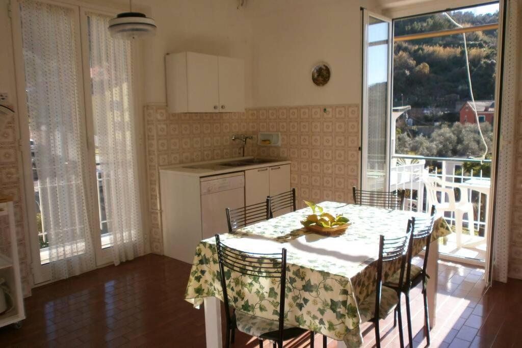 Casa Gina Secondo Piano Con Ascensore E Parcheggio 莱万托 外观 照片